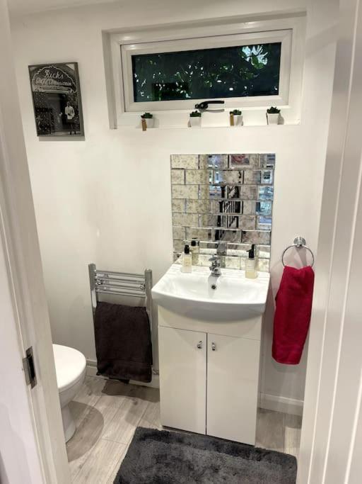 The Cabin, Arkley, Barnet Apartment ภายนอก รูปภาพ